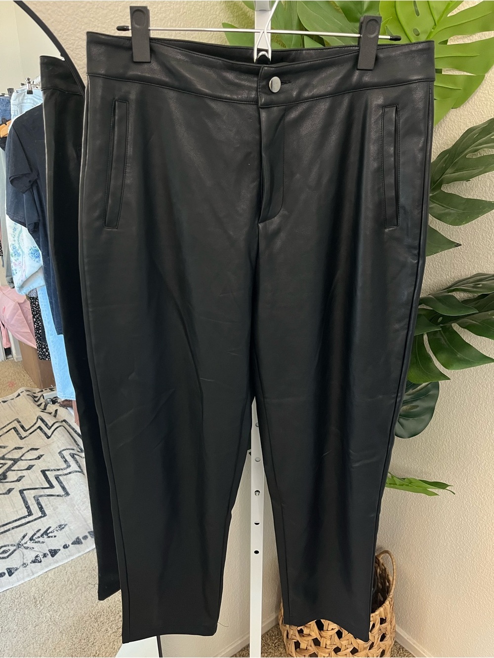 🖤 Fashion Nova Black Faux Leather Trouser Pants Size Large